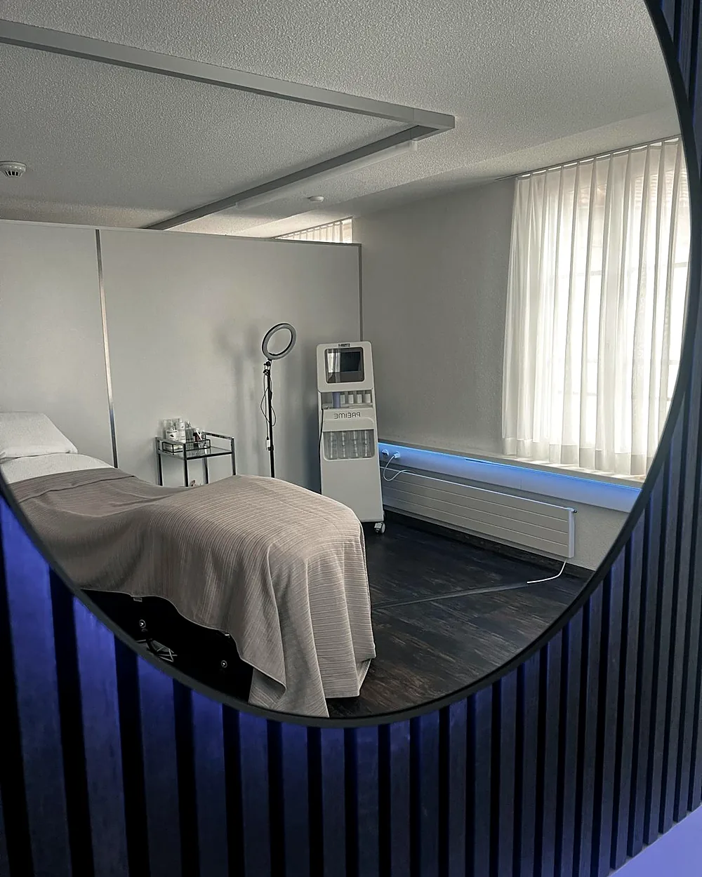 Behandlungsraum mit Liege im Studio Beauty und Relax