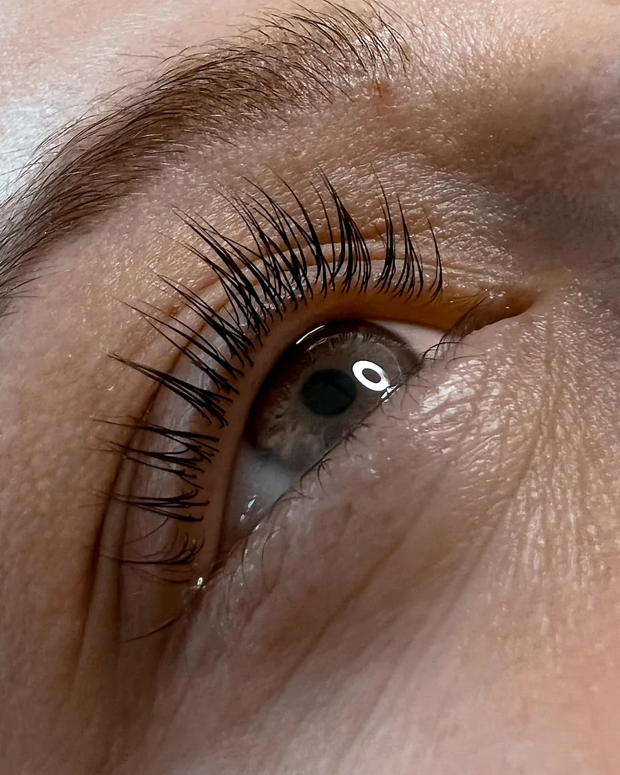 Ergebnis eines Lashliftings bei Beauty und Relax